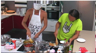 4da47da1cb1a6-laura060.gif