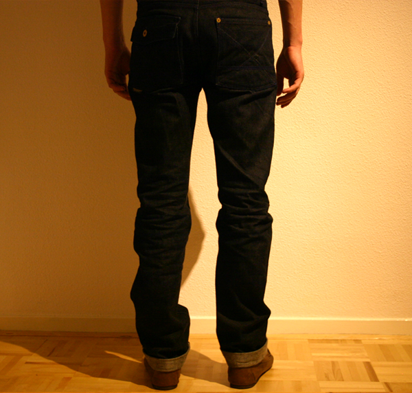 4e34614c01e17-Jeans3.png