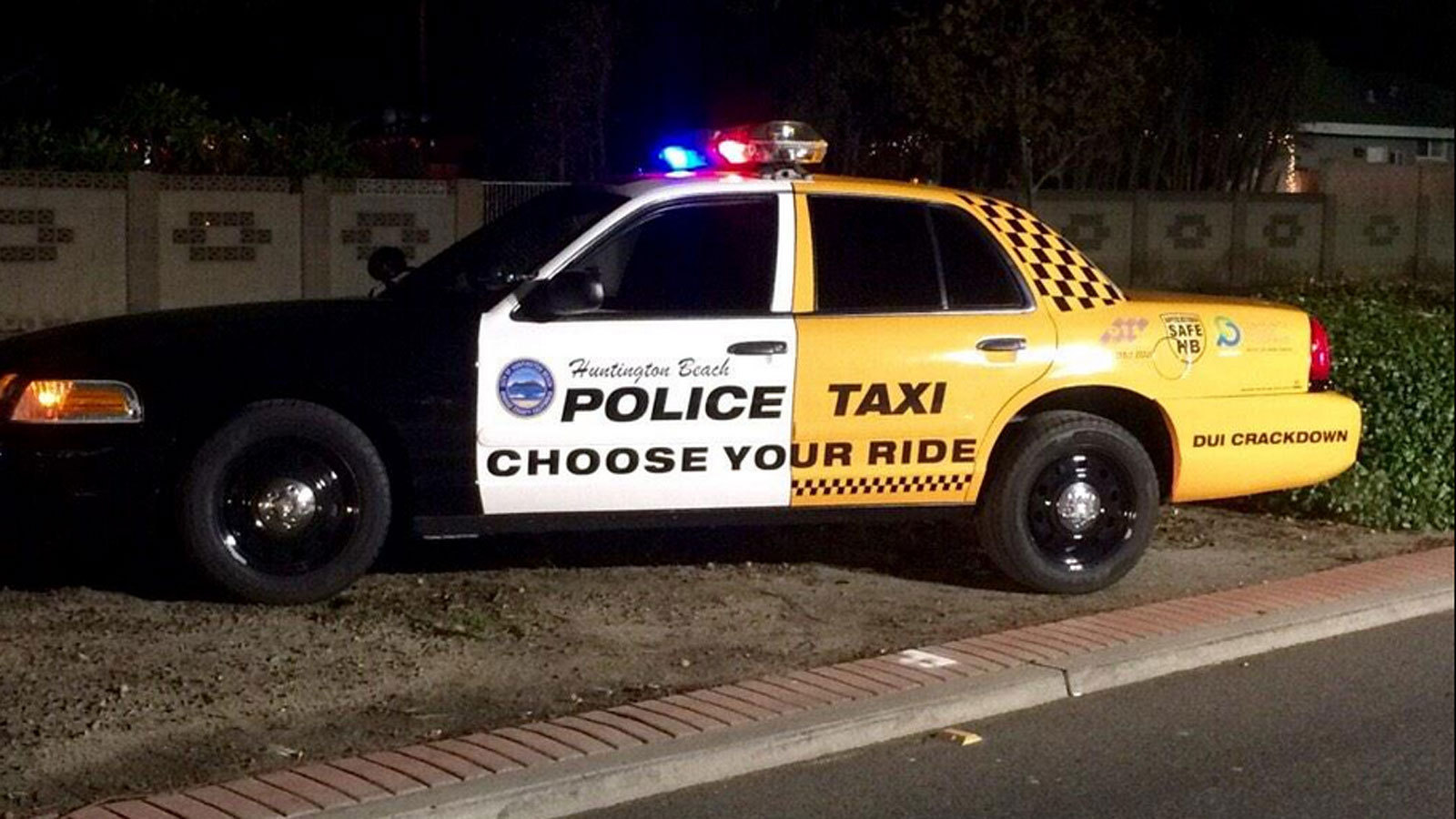 596e5a6f36f1f-la-me-ln-police-car-taxi-hybrid-targets-new-years-eve-drinkers-20141231.jpg