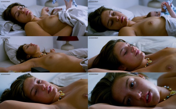 Exarchopoulos naked adèle Adele Exarchopoulos