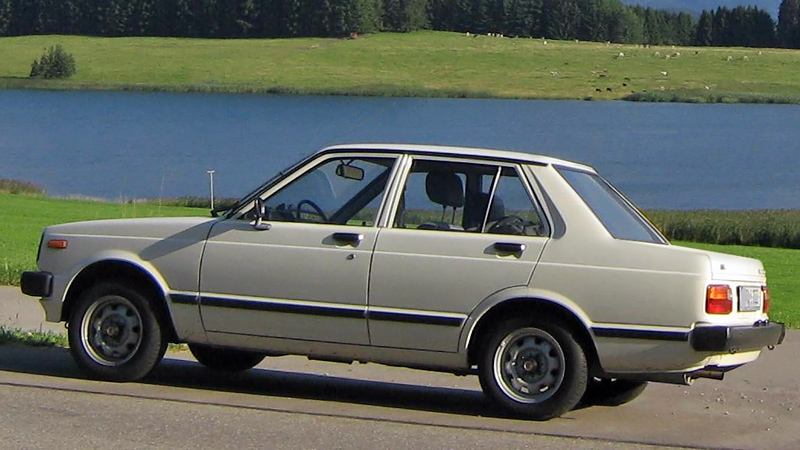 5ac359b545ab7-toyota_starlet_78_shop.jpg
