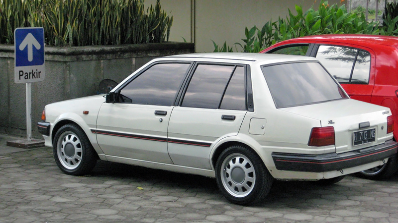 5ac3d18e262e1-toyota_starlet_84_shop.jpg