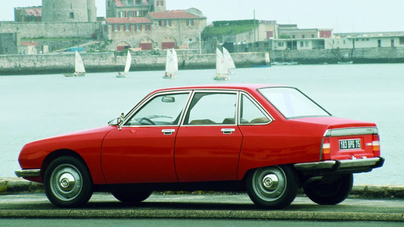 5ad2f4113799d-citroen_gs_red_shop.jpg