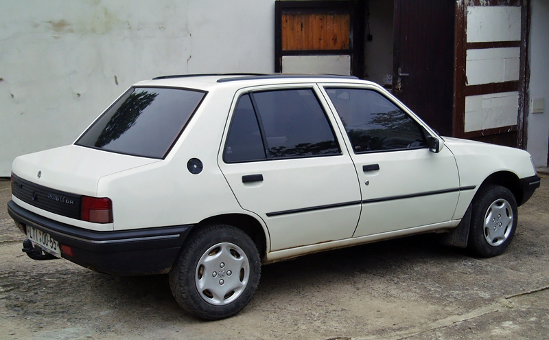 5b0f00b75a016-peugeot_205_5d_sdn.jpg