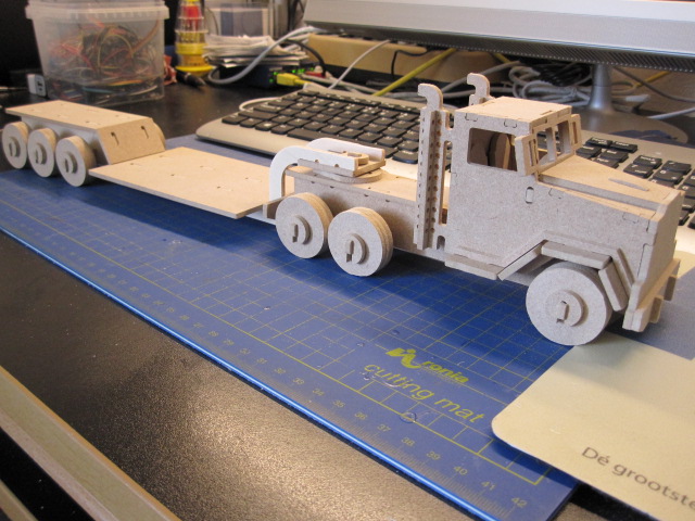 5cab4aaa78989-truck_met_oplegger.jpg