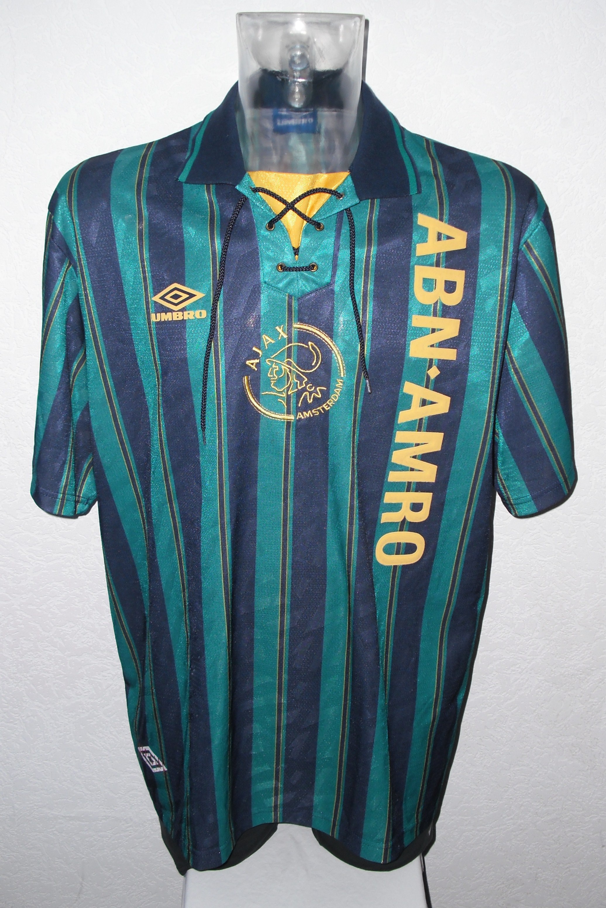 5cdc49eec29a0-afc-ajax-uitshirt-1993-1994.jpg