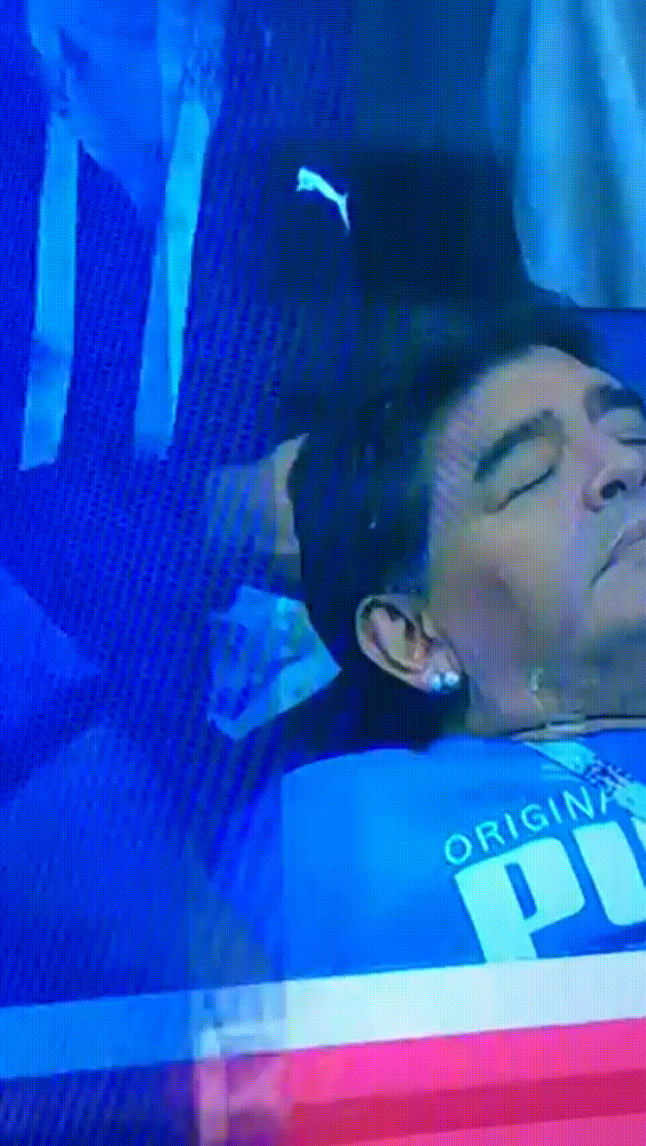 5d9de76c61e8f-maradona3.gif