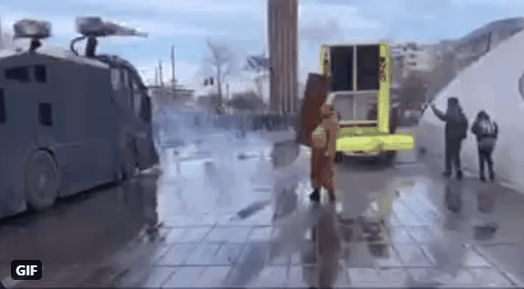 6055faa115979-Waterkanon.gif