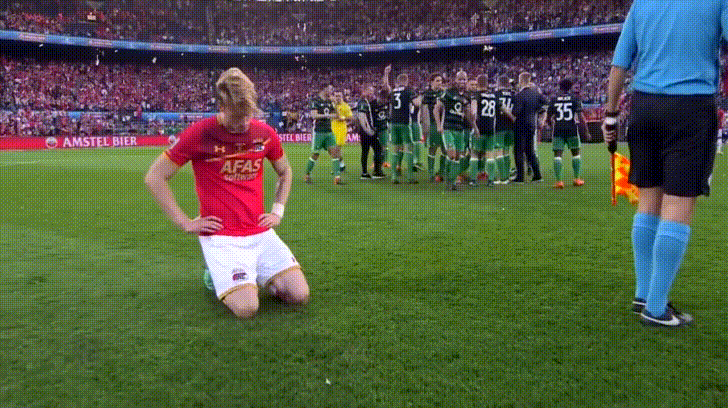 60b7f21950503-weghorst1.gif