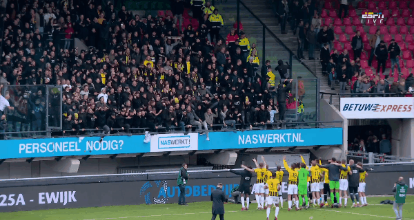 618ff0c064f93-Tribune.gif