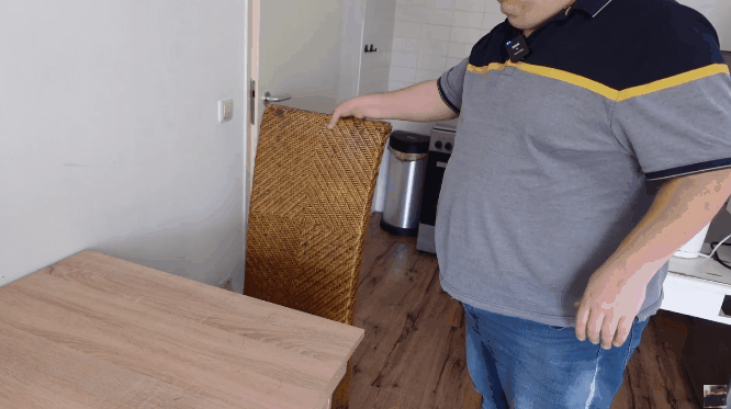 626c395a4dd3a-NederlandseVlogger_-_Even_wachten.gif