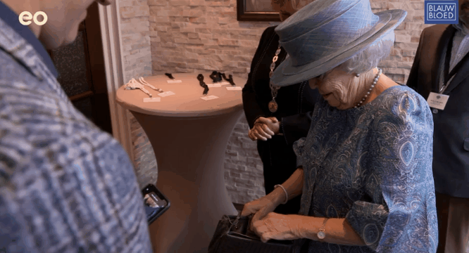 655e5a96b4811-QRMOF.gif 
